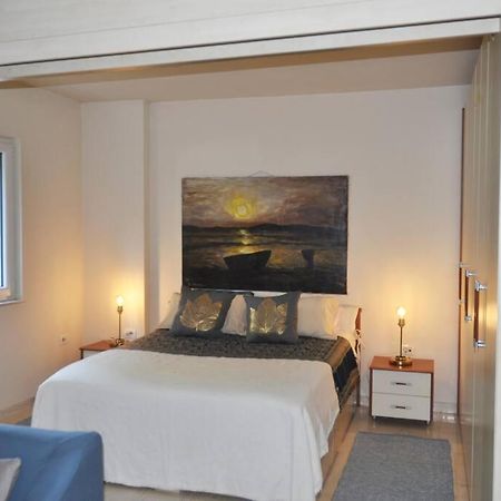 Chic City Retreat - Stylish Apartment In Bllok, Тирана Екстер'єр фото