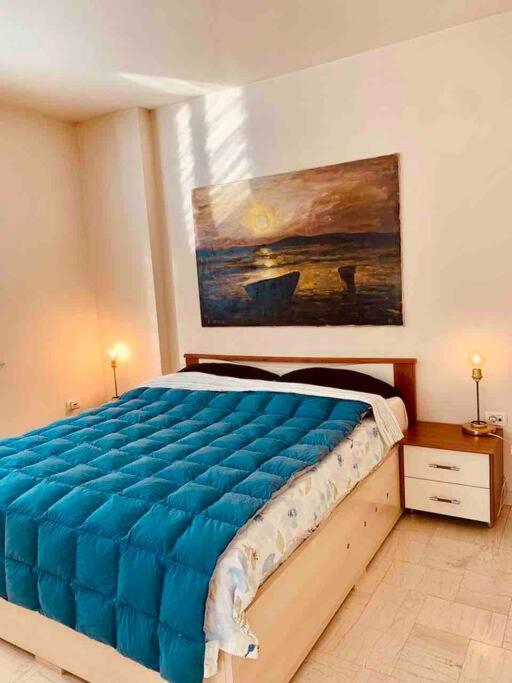 Chic City Retreat - Stylish Apartment In Bllok, Тирана Екстер'єр фото
