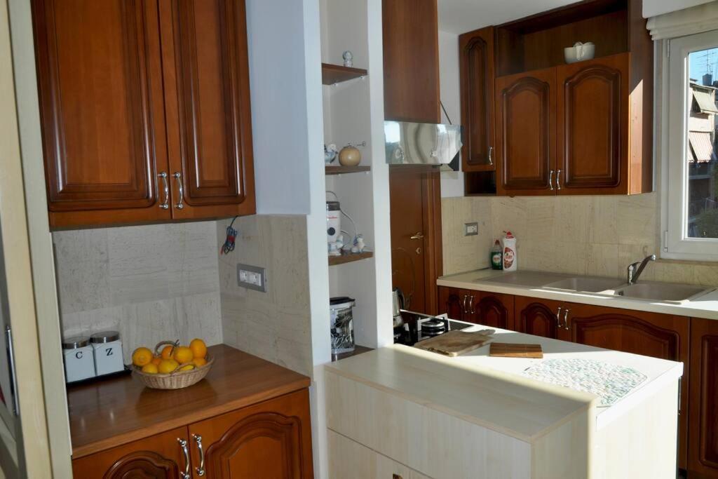 Chic City Retreat - Stylish Apartment In Bllok, Тирана Екстер'єр фото