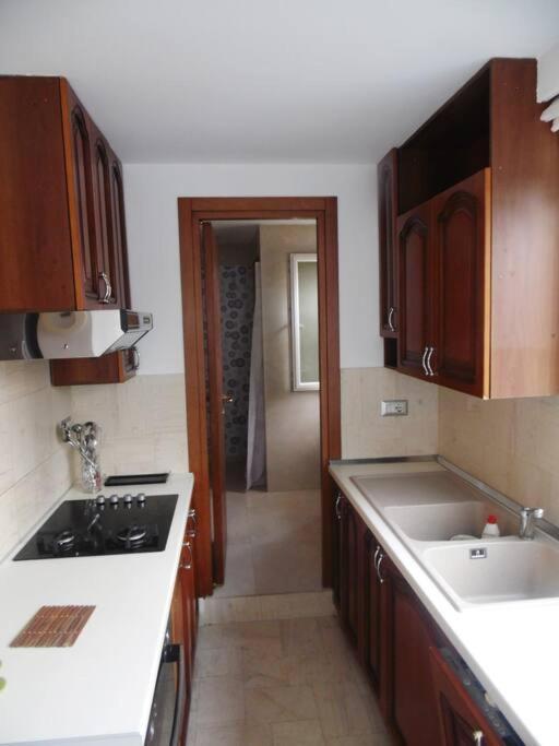 Chic City Retreat - Stylish Apartment In Bllok, Тирана Екстер'єр фото