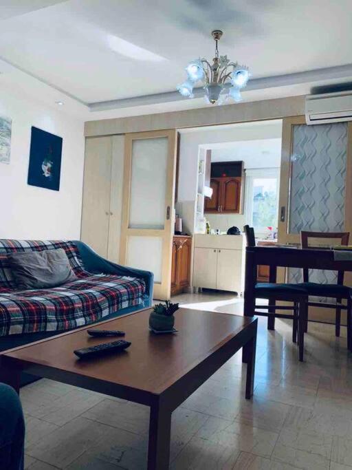 Chic City Retreat - Stylish Apartment In Bllok, Тирана Екстер'єр фото