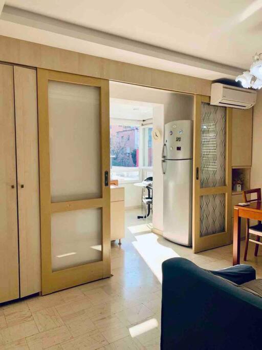 Chic City Retreat - Stylish Apartment In Bllok, Тирана Екстер'єр фото