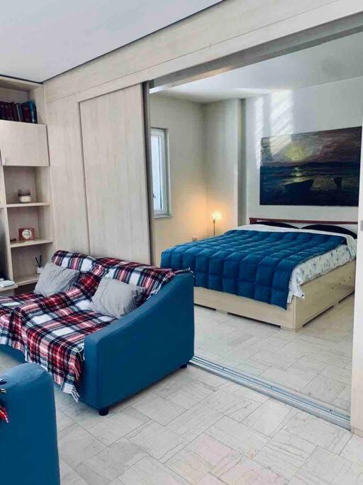 Chic City Retreat - Stylish Apartment In Bllok, Тирана Екстер'єр фото