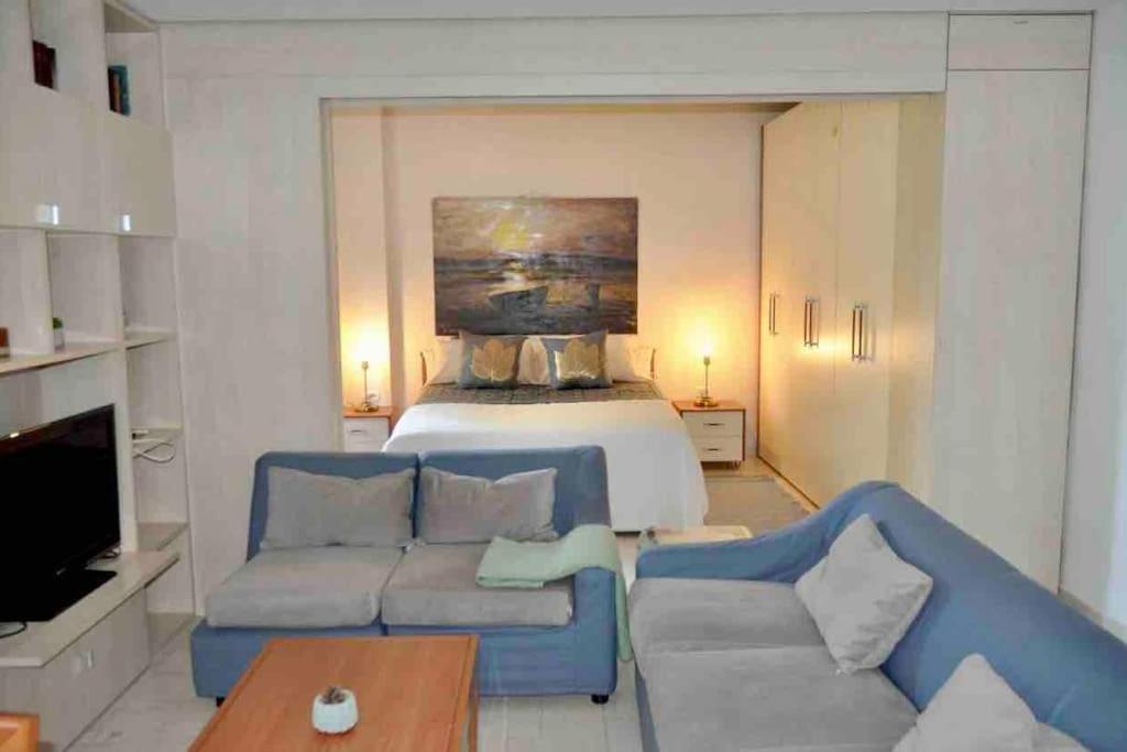 Chic City Retreat - Stylish Apartment In Bllok, Тирана Екстер'єр фото